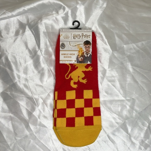 ⚡️HP🎉 11/1/24 NWT⚡️Harry Potter: Gryffindor House ankle high socks⚡️ - Picture 8 of 9